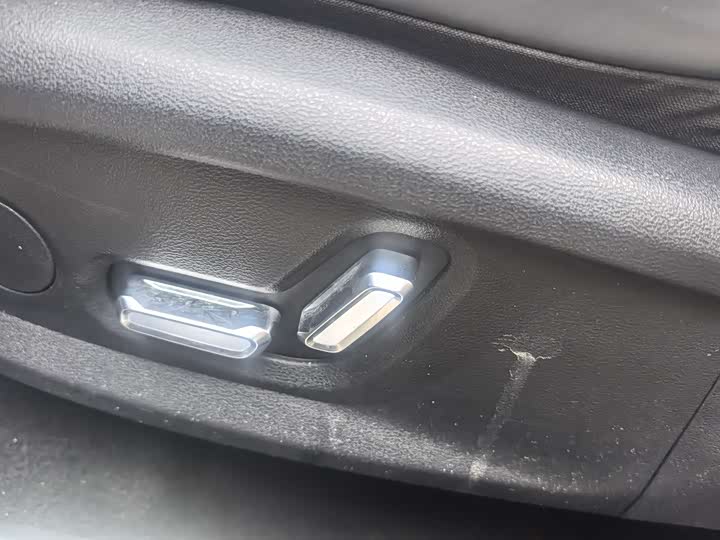 Фото 6 - Geely Galaxy E8