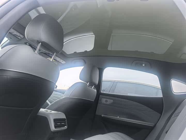 Фото 9 - Geely Galaxy E8