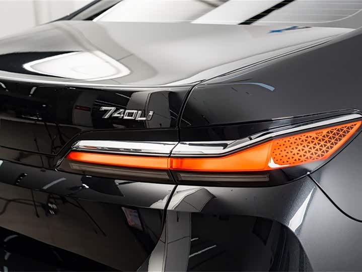 Фото 9 - BMW 7 Series