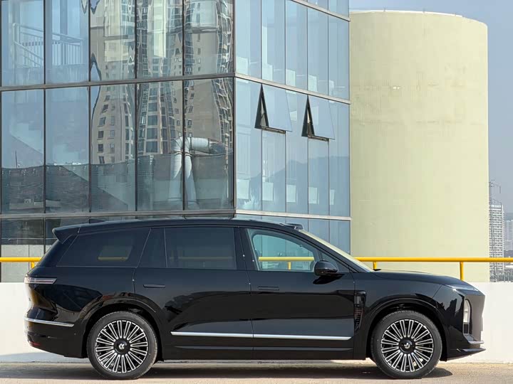 Фото 7 - Nio ES8