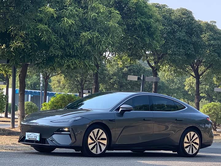 Фото 1 - Geely Galaxy E8