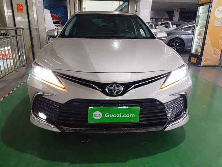 Фото 3 - Toyota Camry