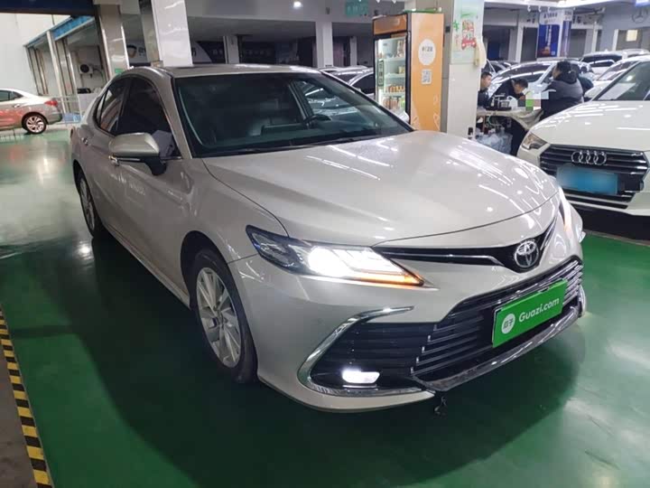 Фото 4 - Toyota Camry