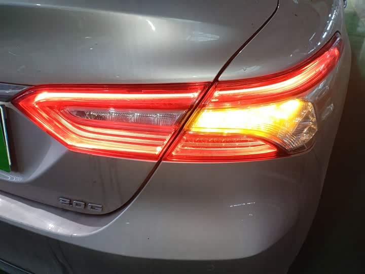 Фото 8 - Toyota Camry