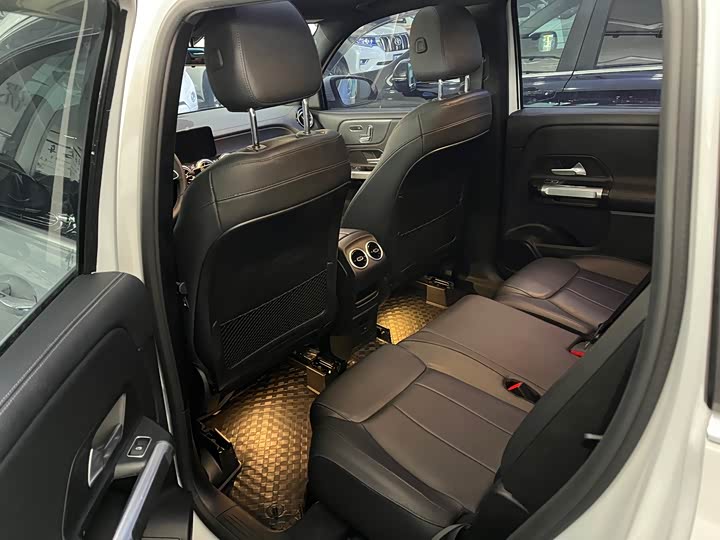 Фото 8 - Mercedes-Benz GLB-Class