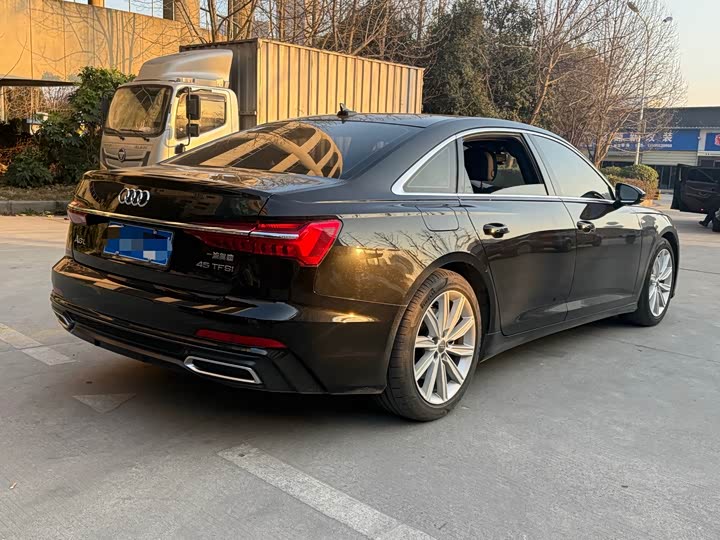 Фото 9 - Audi A6L