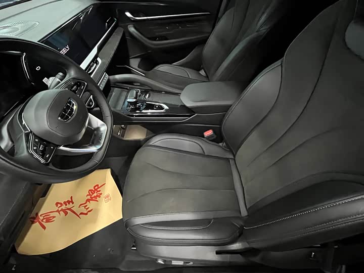 Фото 6 - Geely Monjaro