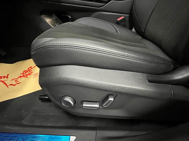 Фото 7 - Geely Monjaro