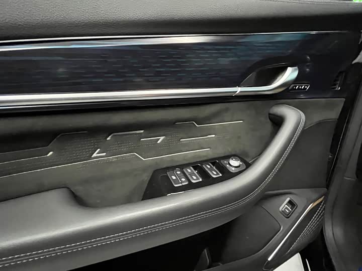 Фото 8 - Geely Monjaro