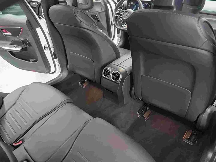 Фото 9 - Mercedes-Benz C-Class