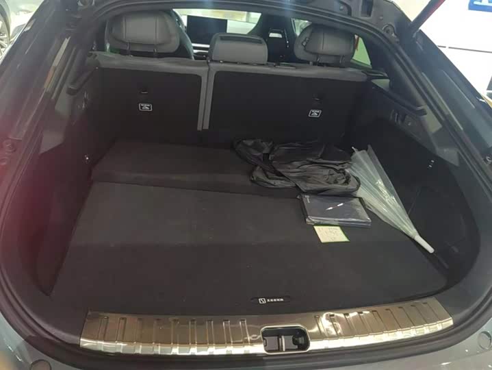 Фото 4 - Zeekr 001