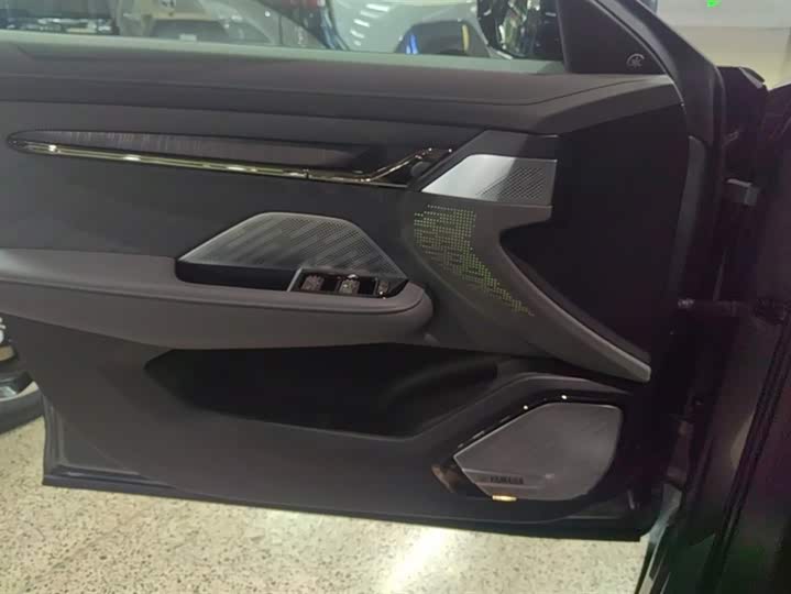 Фото 7 - Zeekr 001