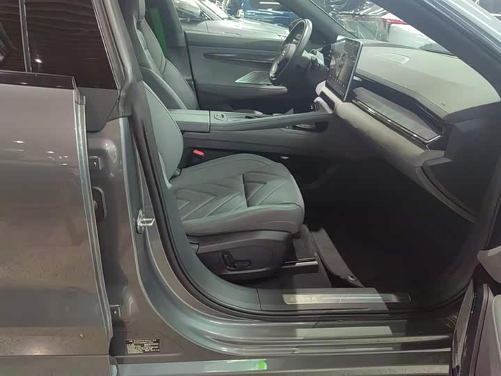 Фото 8 - Zeekr 001