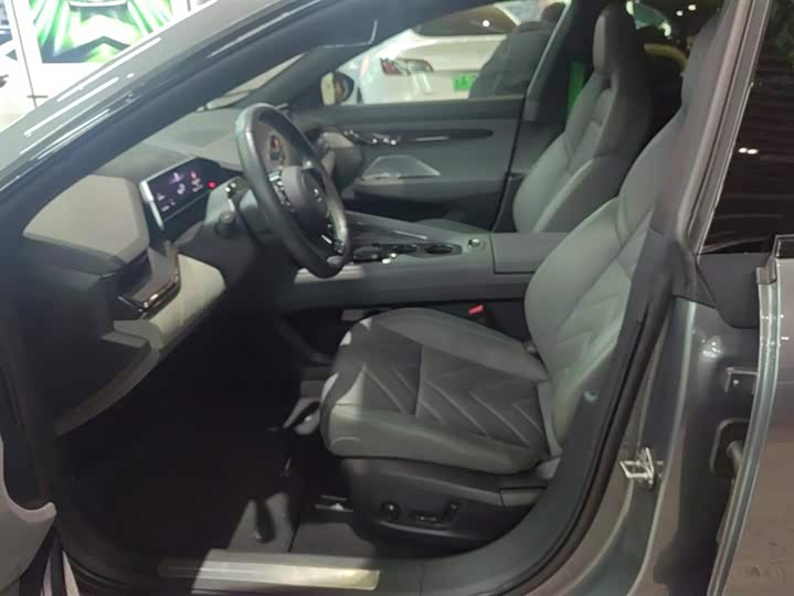 Фото 9 - Zeekr 001