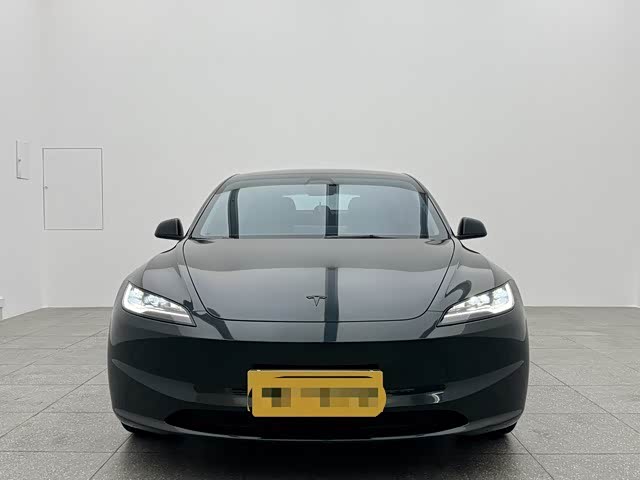 Фото 2 - Tesla Model 3