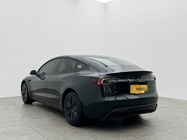 Фото 6 - Tesla Model 3