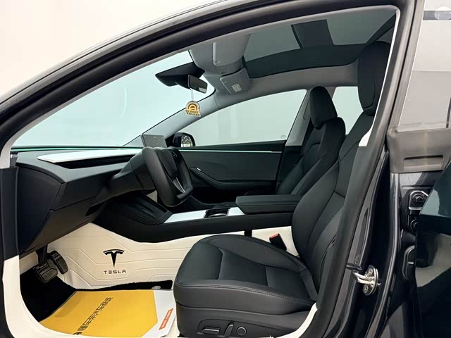 Фото 9 - Tesla Model 3