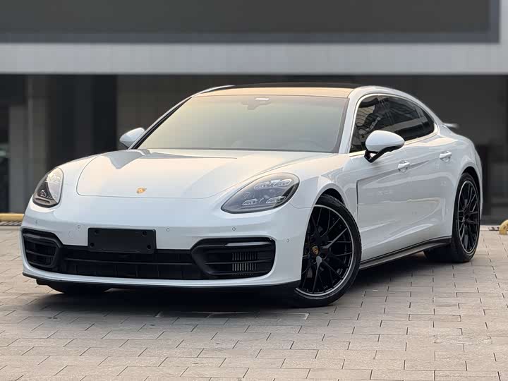 Фото 2 - Porsche Panamera