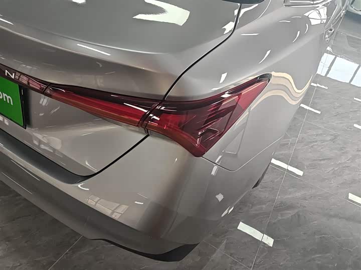 Фото 8 - Toyota Avalon