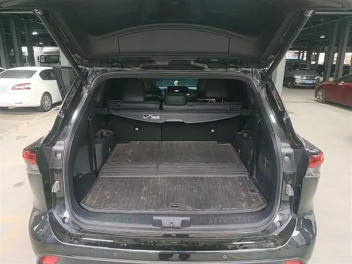 Фото 9 - Toyota Crown Kluger