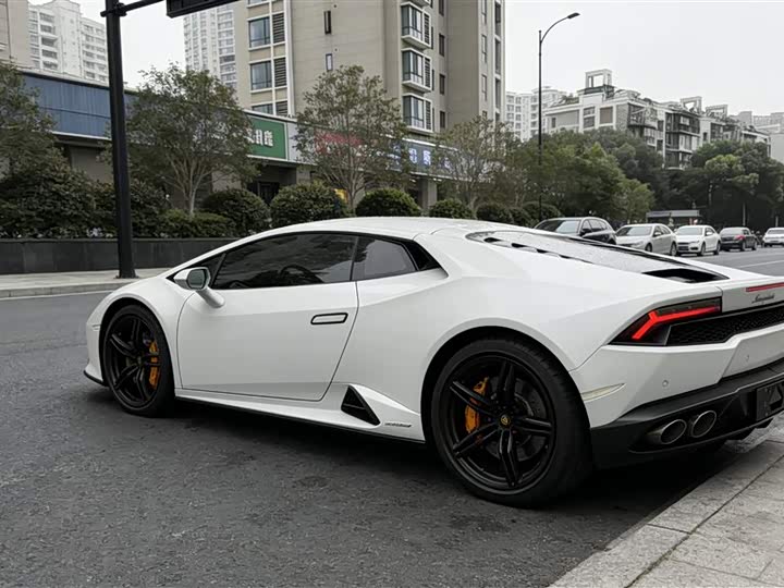 Фото 2 - Lamborghini Huracán