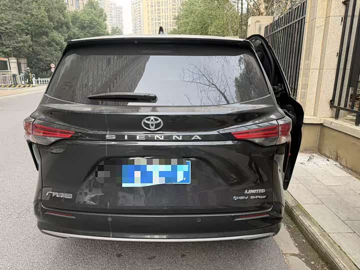 Фото 5 - Toyota Sienna