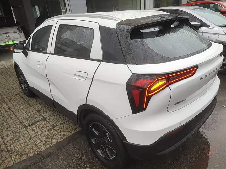 Фото 5 - Geely Geometry E Firefly