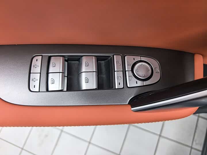 Фото 8 - BYD Tang Hybrid/EV