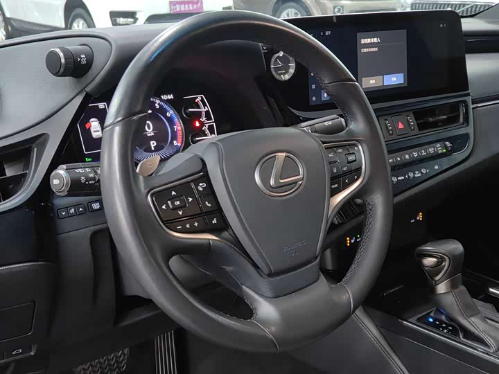 Фото 5 - Lexus ES