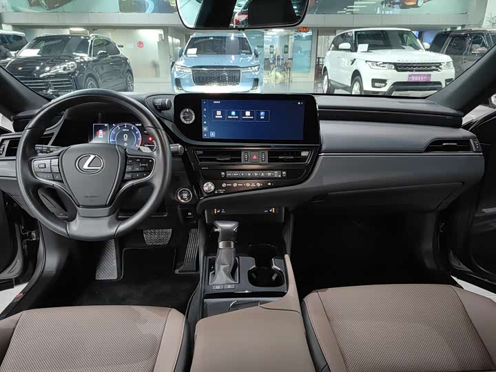 Фото 7 - Lexus ES