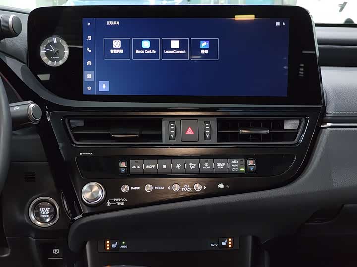 Фото 8 - Lexus ES