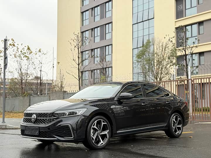 Фото 1 - Volkswagen Passat