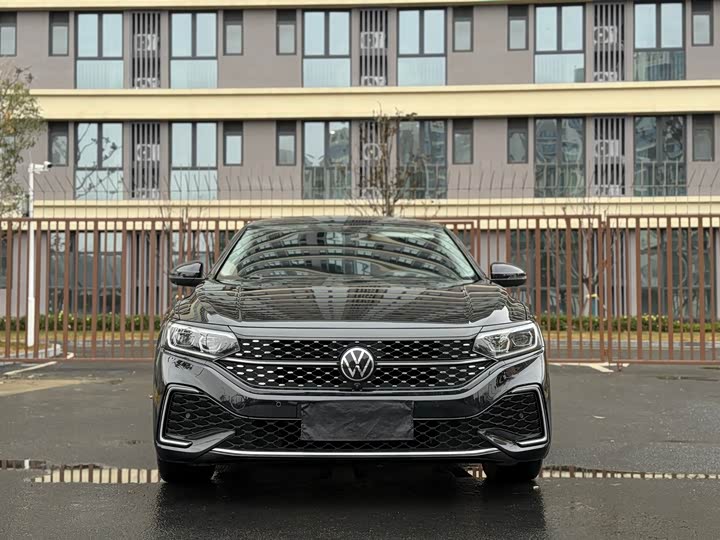 Фото 2 - Volkswagen Passat