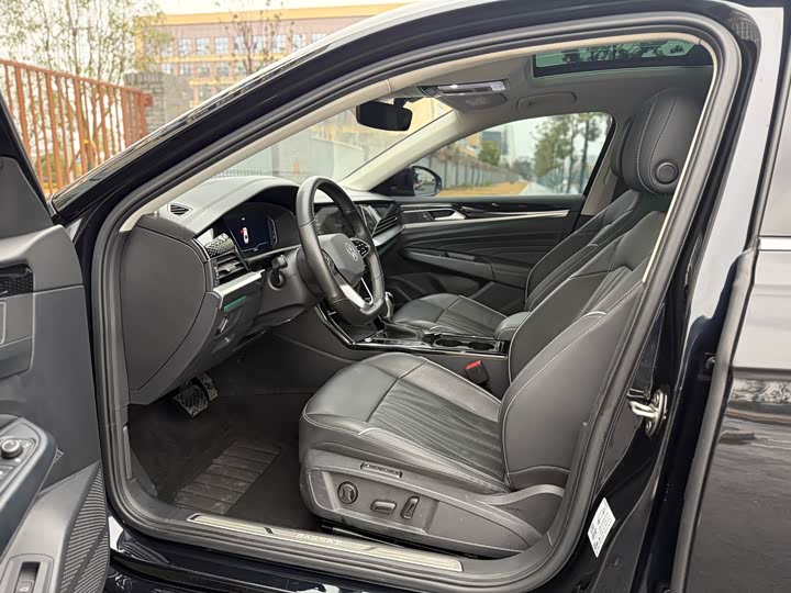 Фото 8 - Volkswagen Passat