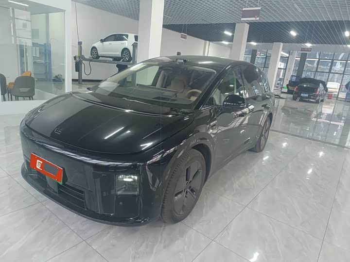 Фото 1 - LiXiang i8