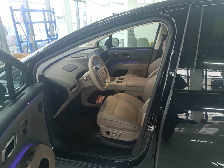 Фото 4 - LiXiang i8