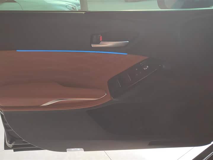 Фото 7 - Toyota Avalon