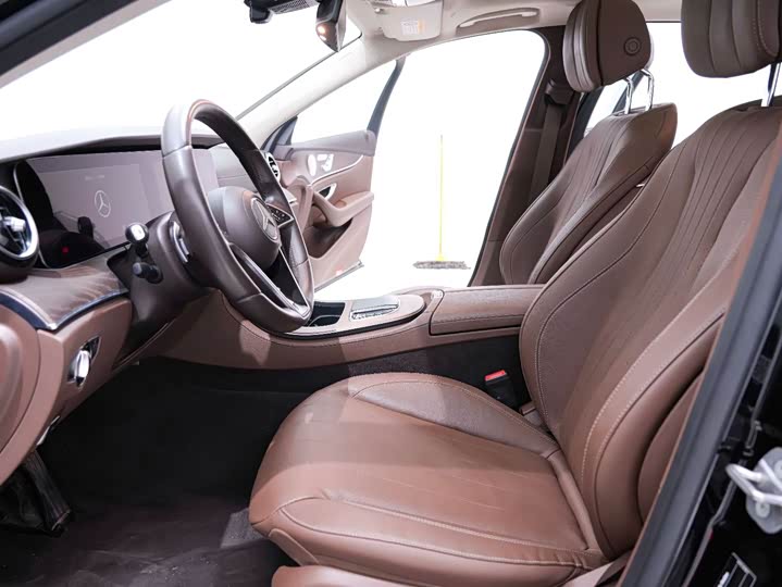 Фото 6 - Mercedes-Benz E-Class