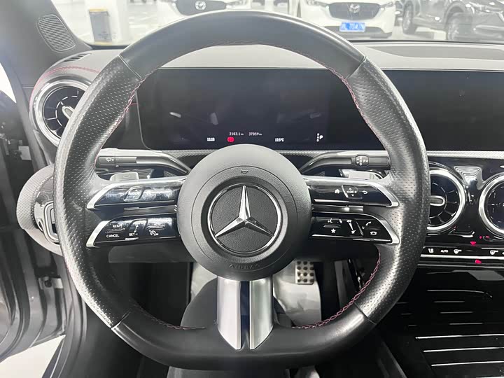 Фото 3 - Mercedes-Benz CLA-Class