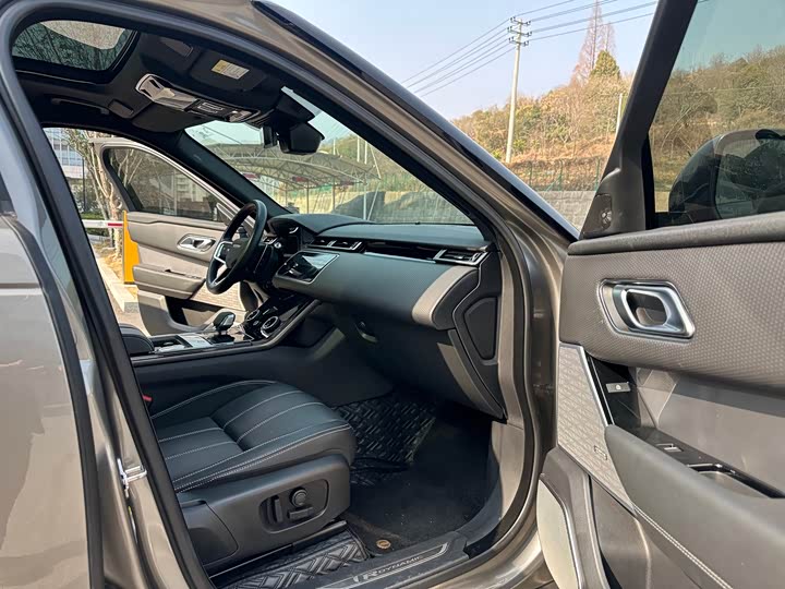 Фото 8 - Land Rover Range Rover Velar