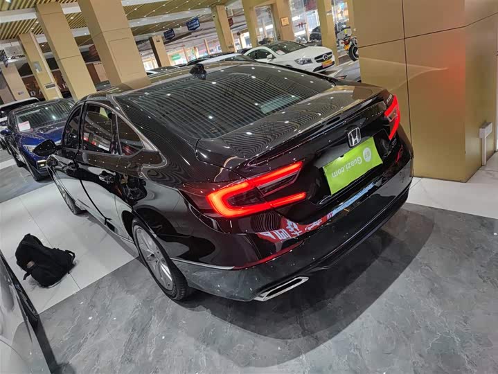 Фото 5 - Honda Accord