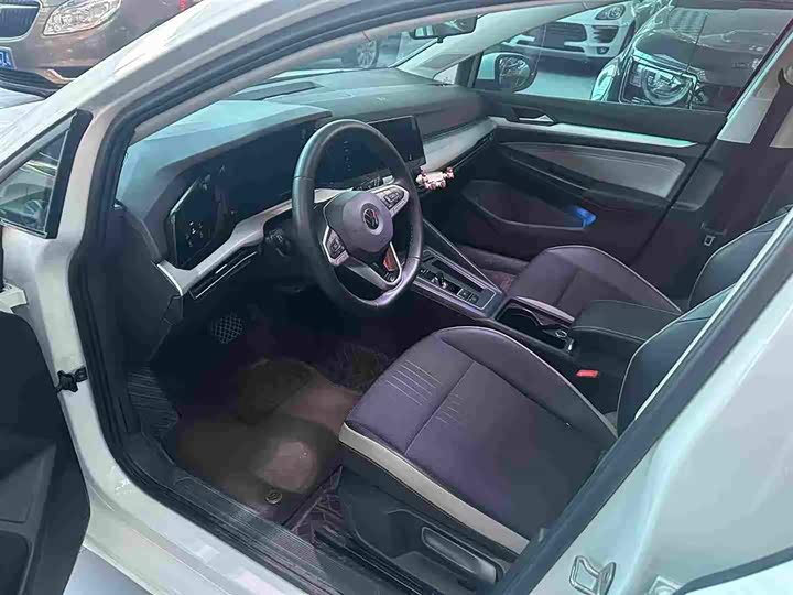 Фото 4 - Volkswagen Golf