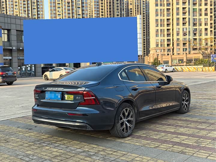 Фото 9 - Volvo S60