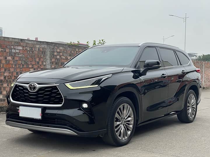 Фото 1 - Toyota Highlander