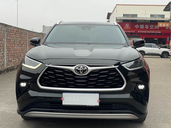 Фото 2 - Toyota Highlander