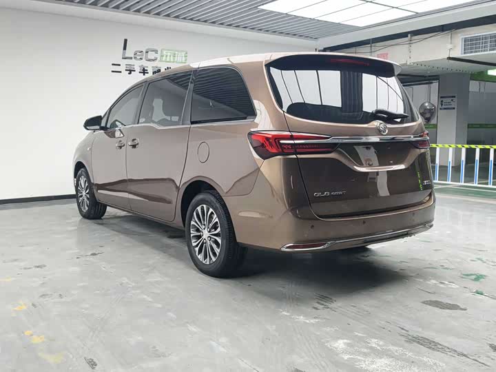 Фото 4 - Buick GL8 ES