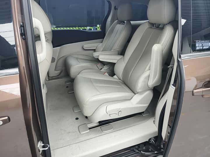 Фото 9 - Buick GL8 ES