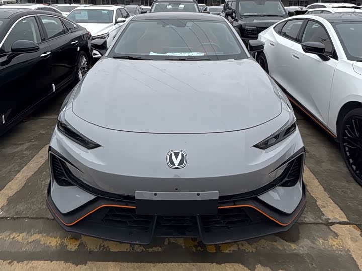 Фото 2 - Changan UNI-V