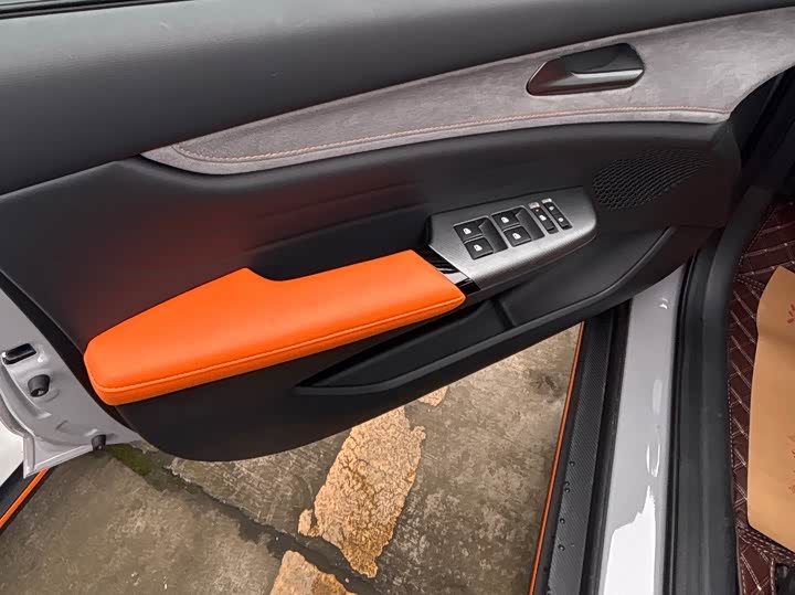 Фото 8 - Changan UNI-V