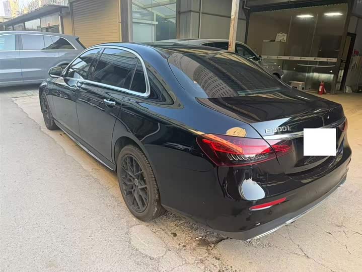 Фото 3 - Mercedes-Benz E-Class